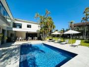 Casa à venda em Santana de Parnaíba, Alphaville, com 4...