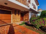 Casa à venda em Sarandi com 335 m², 5 quartos, 1 suíte,...