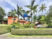 Casa a venda fora de condominio na Granja Viana