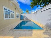 Casa a venda na Enseada com piscina e churrasqueira