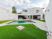 Casa com 6 dormitórios, sendo 6 suítes à venda ou...