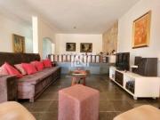 Casa à venda na Granja Viana