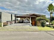 Casa à venda na Granja Viana