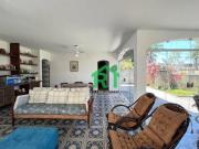 Casa à venda na Praia da Enseada | Rocha Imóveis Guarujá
