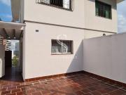 Casa à venda no Alto de Pinheiros com 3 dormitórios, 2...