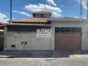 Casa à venda no bairro MONTE CASTELO
