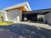 Casa com 3 dormitórios à venda, 250 m² por R$...