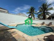 Casa à venda no Condomínio Jardim Acapulco com piscina e...