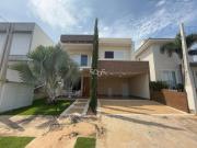 Casa à venda no condomínio Saint Paul com 4 suítes,...