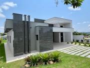 Casa à venda no Condomínio Shambala III em Atibaia