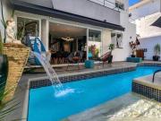 Casa à venda no Condomínio Village das Flores de 244m2