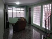 Casa à venda no Jardim Alvina com 192m² 3 dormitórios 3...