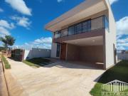 Casa à Venda no Jardim Botânico, 3 suítes, piscina,...