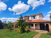 Casa à venda no Solar de Athenas, 4 suítes, 980m²