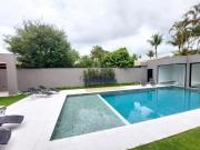 Casa à venda nova 5 suítes piscina sauna Jardim Acapulco...