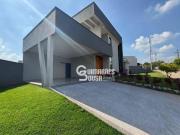 Casa à Venda ou Aluguel em Condomínio Fechado em...