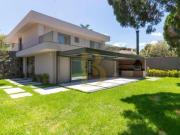 Casa á venda ou locação com 371m²,com 4 suítes e 6 vagas...