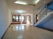 Casa à Venda Rubem Berta, 3 Quartos, 275 m² Porto Alegre