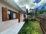 Casa à venda semi mobiliada com 03 dormitórios em Ana...