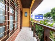 CASA ACONCHEGANTE COM JARDIM E QUINTAL