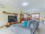 Casa aconchegante em condomínio fechado