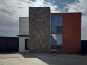 CASA ADJUDICADA EN VENTA DENTRO DE FRACCIONAMIENTO...