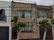 CASA ADJUDICADA EN VENTA EN EXCELENTE ZONA DE VERONICA...