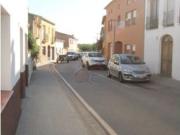 Casa adosada con amplio garaje a poca distancia del centro