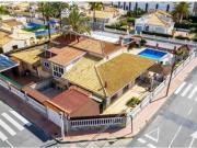 CASA ADOSADA CON PISCINA PRIVADA CERCA DE LA PLAYA EN...