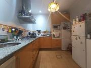 Casa adosada con tres dormitorios, dos baños y garaje