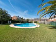 Casa adosada de 207 m² con jardín y piscina comunitaria...