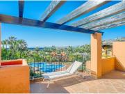 casa adosada de cuatro dormitorios con orientación...