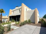 Casa adosada en venta en Algorfa. Magnífico semiadosado...