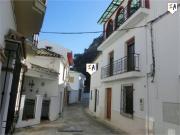 Casa adosada en Venta en Almedinilla