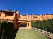 Casa adosada en venta en Benahavís, La Alquería. Modern...