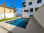 Casa adosada en venta en Benferri. Casas adosadas.