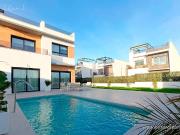 Casa adosada en Venta en Benijófar