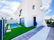 Casa adosada en Venta en Benijófar