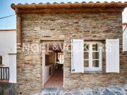 Casa adosada en venta en Cadaqués Costa Brava. Elegancia...