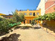 Casa adosada en venta en calle De Granada, Rubí, de 362...