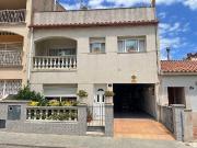 Casa adosada en venta en calle De L'escala,...