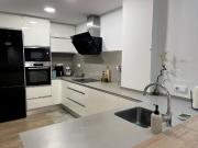 Casa adosada en venta en Canovelles. Chalet pareado...