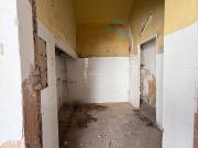 Casa adosada en venta en Carmona. Casa de esquina con...