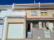 Casa adosada en Venta en Casco Urbano