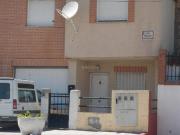 Casa adosada en venta en Chozas de Canales. Chalet...