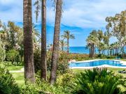 Casa adosada en venta en Estepona, El Velerín. Casa de...