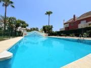 Casa adosada en venta en Estepona, La Concha Resina...
