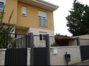Casa adosada en Venta en Fuensaldaña