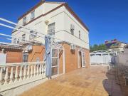 Casa adosada en Venta en Gines