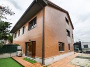 Casa adosada en Venta en Girón